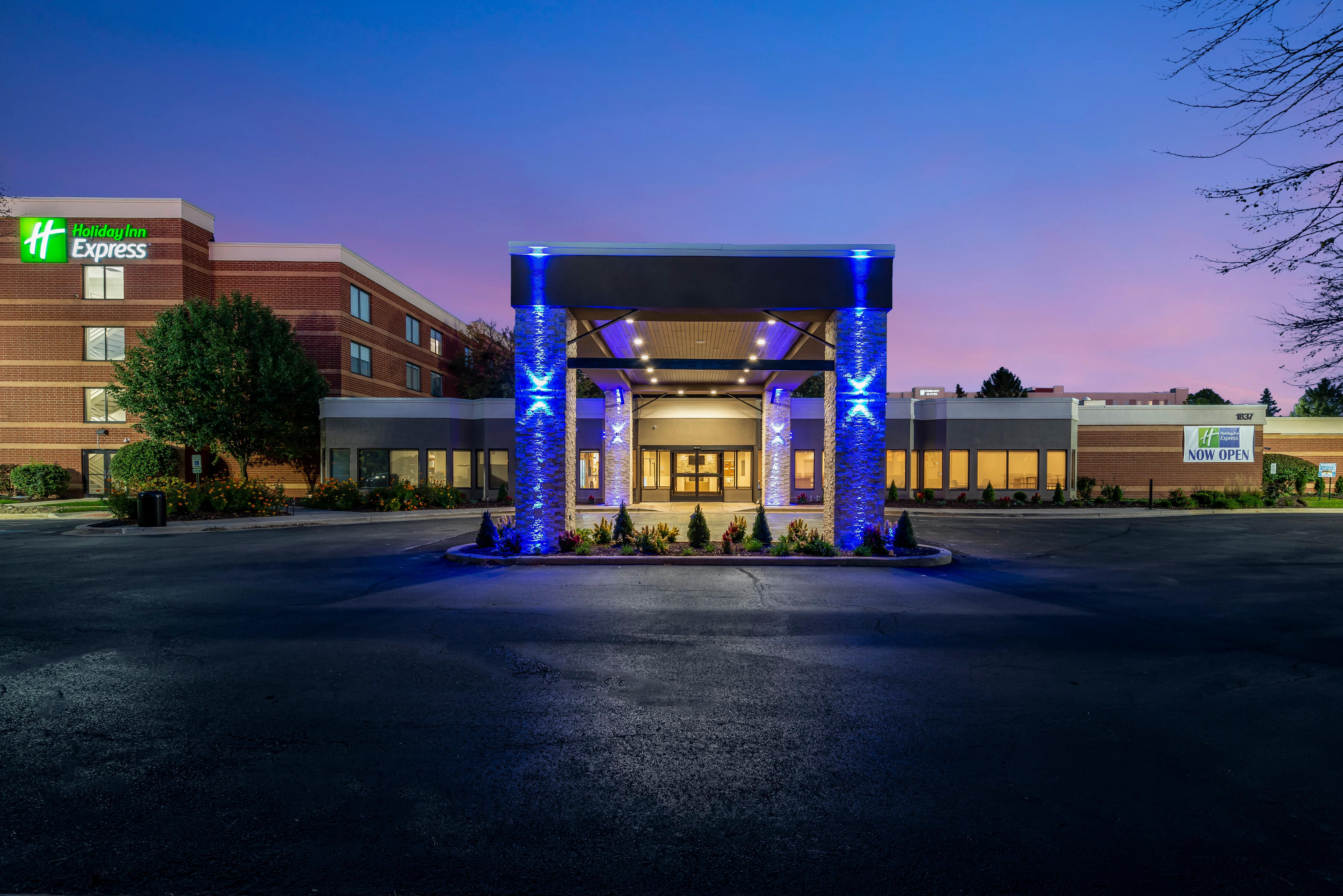 Holiday Inn Express Naperville By Ihg Ngoại thất bức ảnh