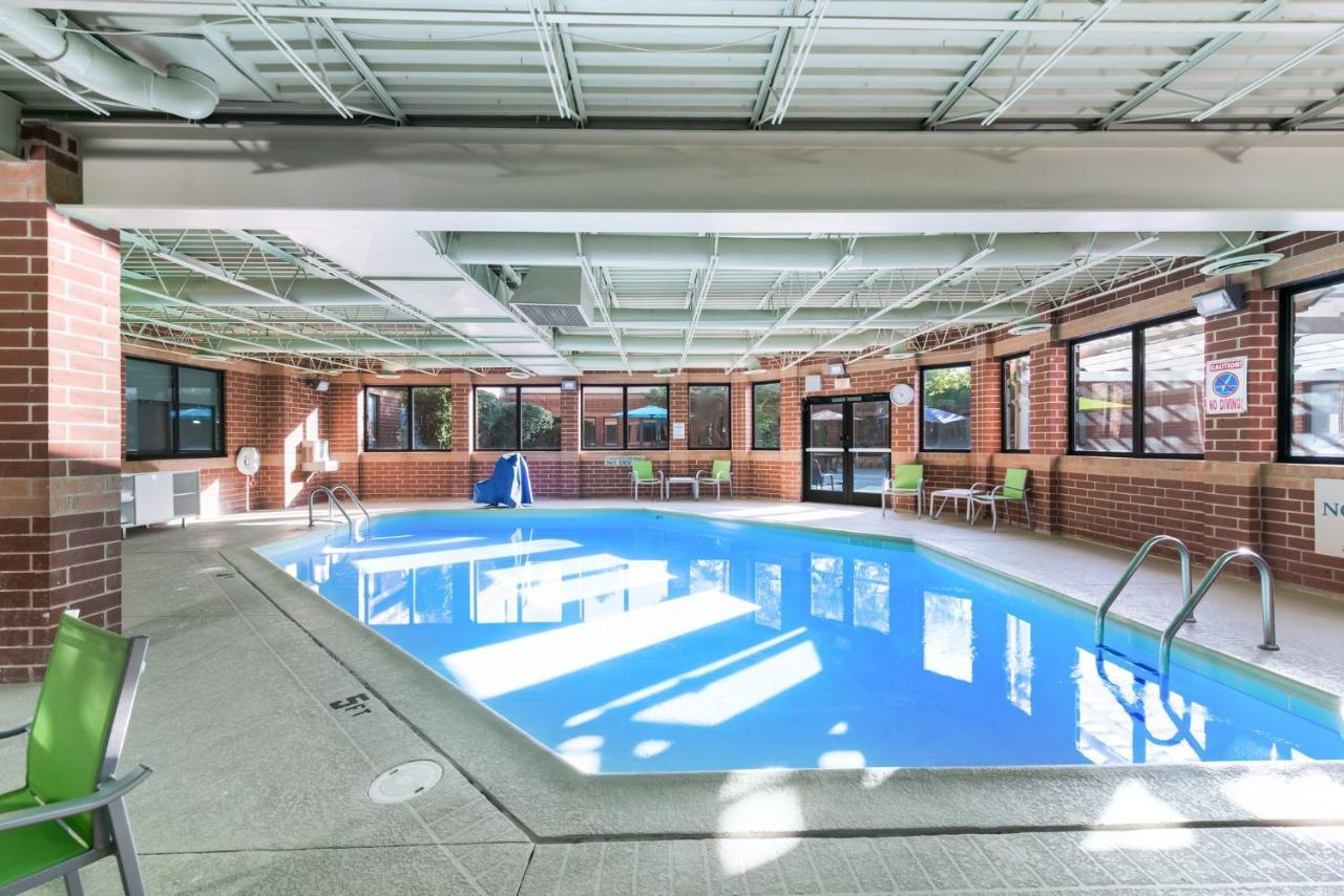 Holiday Inn Express Naperville By Ihg Ngoại thất bức ảnh