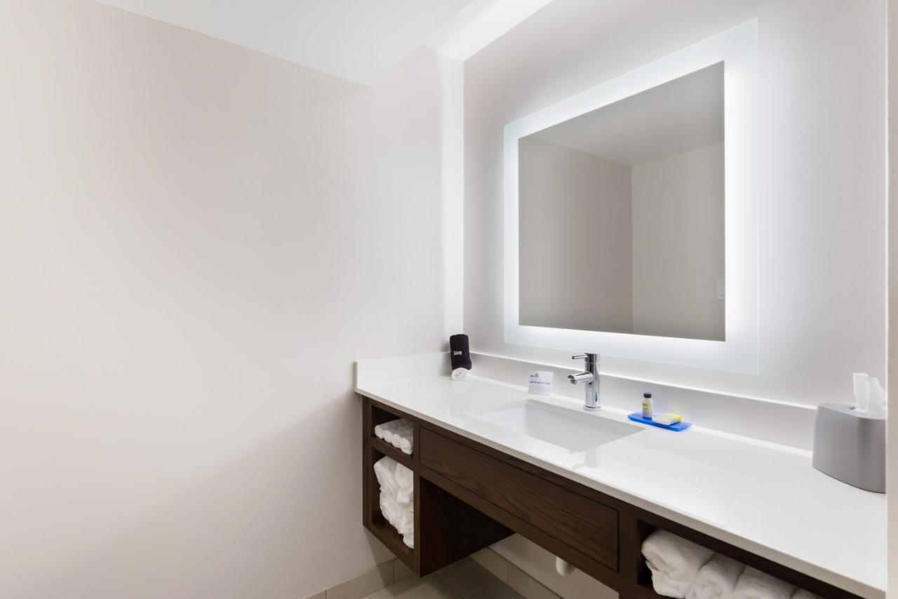 Holiday Inn Express Naperville By Ihg Ngoại thất bức ảnh